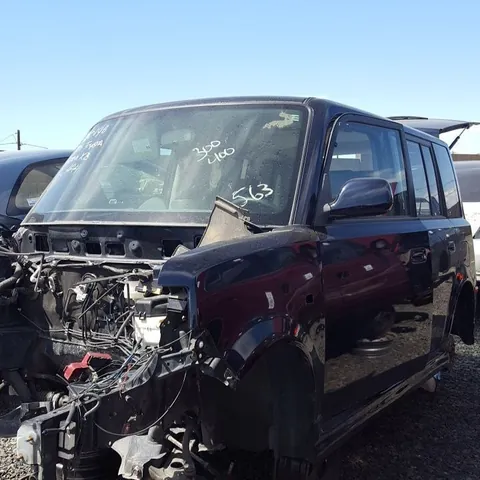 Dark blue box-shaped compact with the front end dismantled